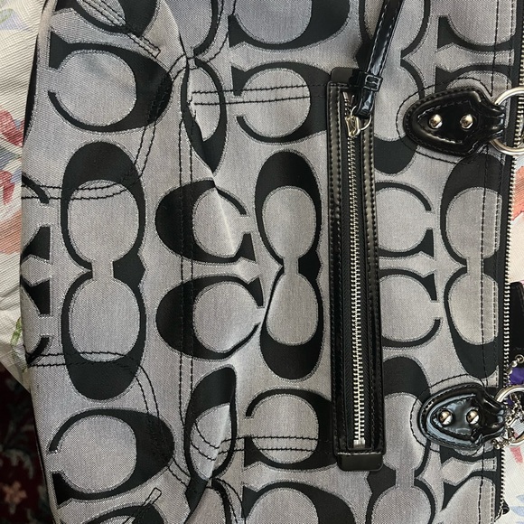 Like New Coach Black Signature Print Purple Interior Shoulder Bag - Picture 3 of 15